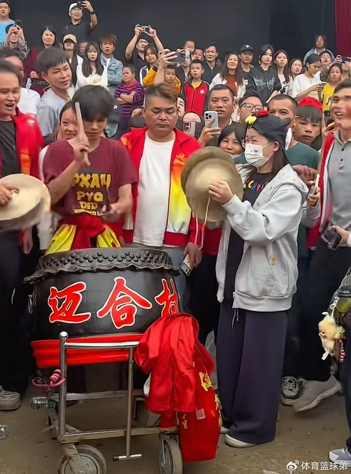 世界杯手机观看-全红婵回乡过元宵明显发福！妈妈发言笑出大白牙，别墅进度更新了|跳水|奥运跳水|跳台|女子|冠军_新浪体育_新浪新闻