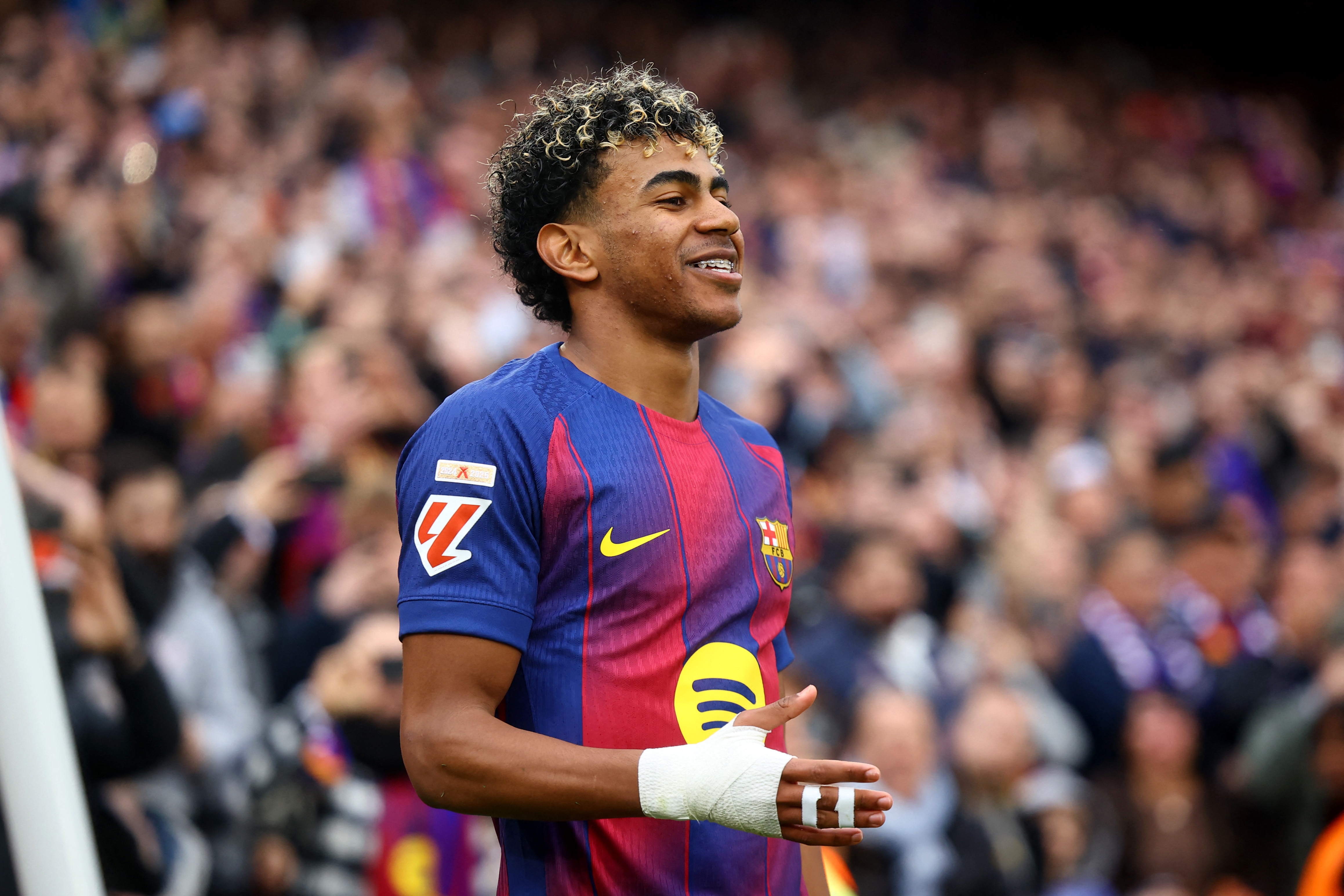 世界杯下载安装指南-球迷票选巴萨2月最佳时刻：亚马尔战黄潜帽子戏法当选