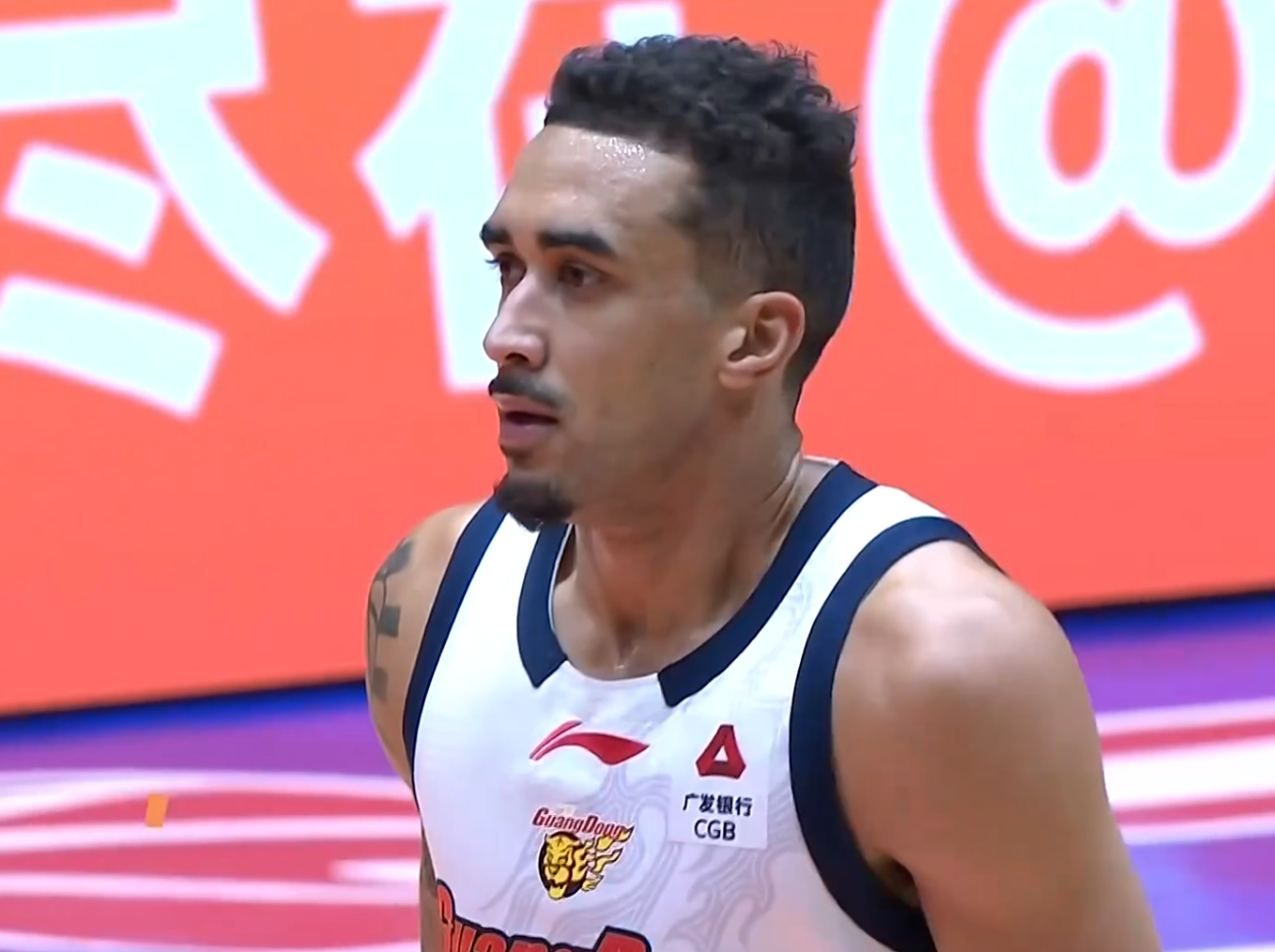 世界杯赛事直播官方app下载-广东9分领先吉林！徐杰进攻打疯了，奎因轰21+4，萨姆纳神奇三分