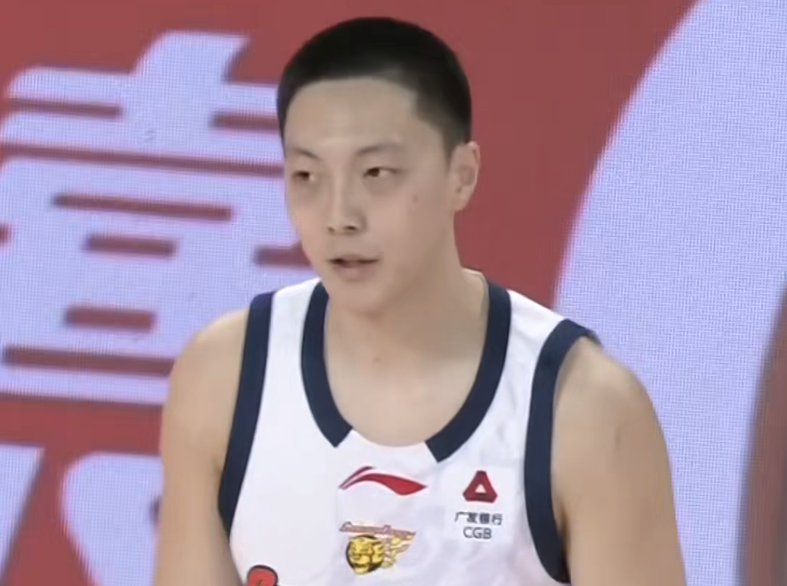 世界杯赛事直播官方app下载-广东9分领先吉林！徐杰进攻打疯了，奎因轰21+4，萨姆纳神奇三分