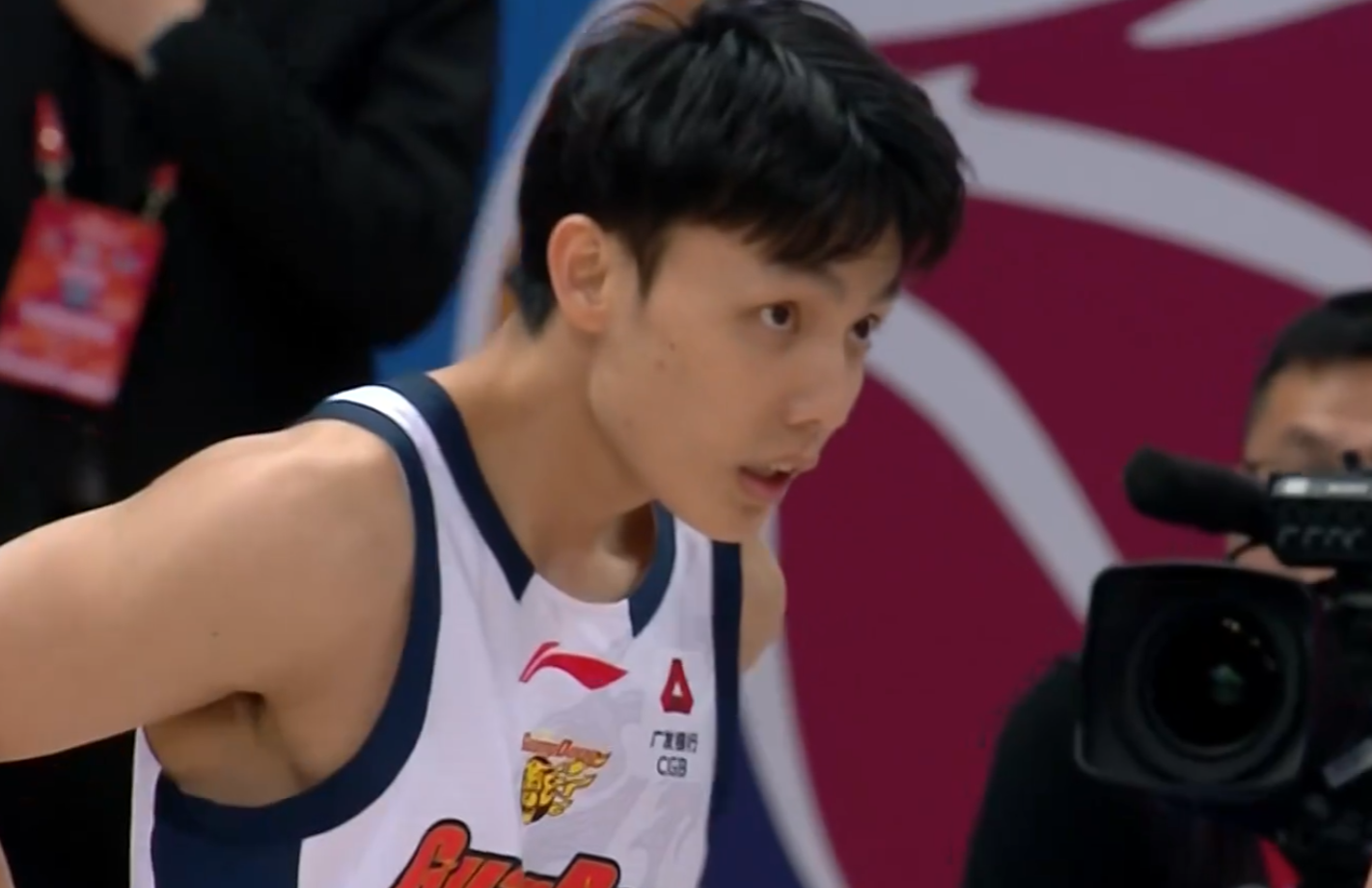 世界杯赛事直播官方app下载-广东9分领先吉林！徐杰进攻打疯了，奎因轰21+4，萨姆纳神奇三分