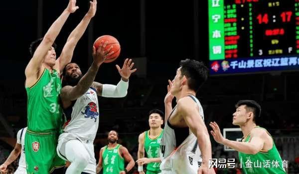 世界杯手机观看-坑爹啊！2米14内线2分0板，出现超低级失误，解说: 没一点攻击力