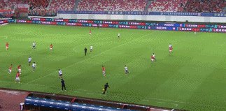 世界杯直播下载-【中超】杨立瑜艾克森破门 广州2比1送泰山赛季首败