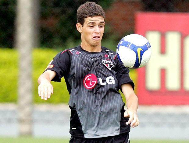 奥斯卡：从街头足球踢到圣保罗 墨里西慧眼识珠