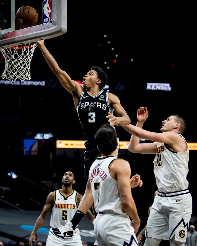 世界杯手机观看-德罗赞30+10带队胜掘金 马刺遇强则强冲到西部前4